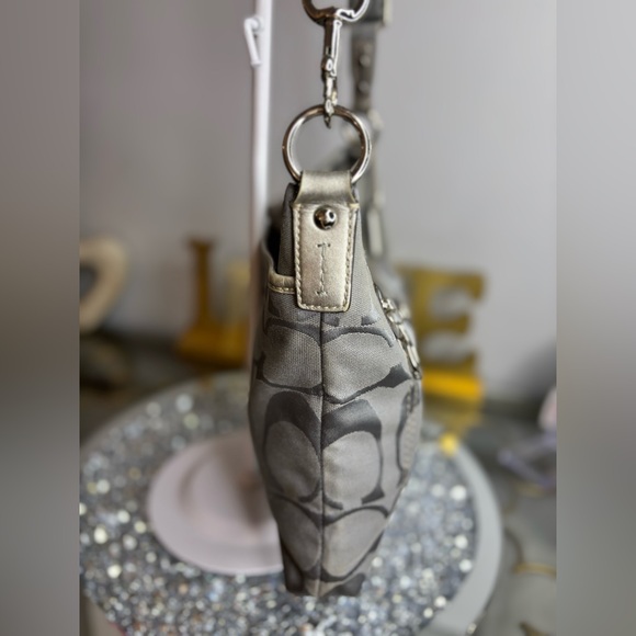 Coach 2010 signature crossbody bag EUC - Picture 6 of 14